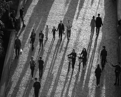 People walking calmly in an urban park